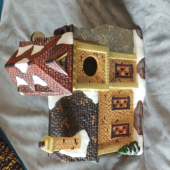 Hearthstone Porcelain Bakery - Picture 3 of 12